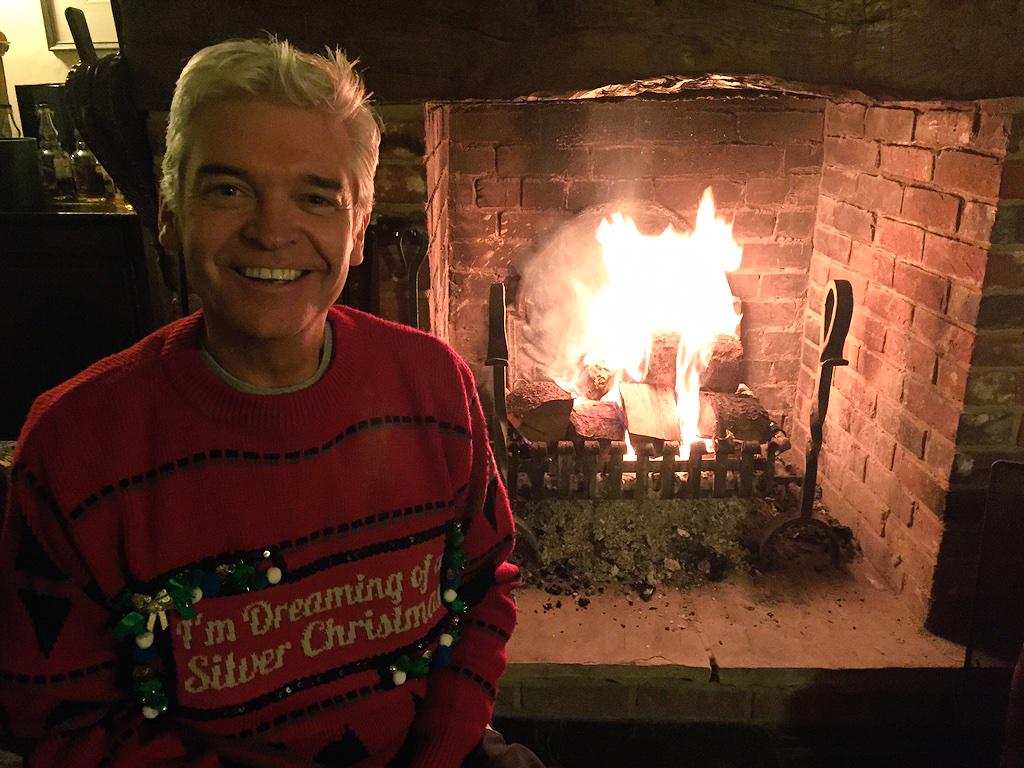 Schofe's tweet image. Found this jumper! It's my #TextSantaKodakMoment if you RT those nice people at Kodak will donate £1 on your behalf!