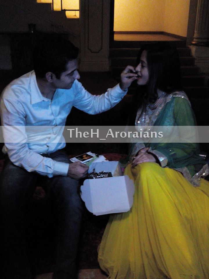TheH_Aroraians's tweet photo. Its the love from fans which matters the most http://t.co/EEYdPOCVPA 
#ReliveTheMoment @har1603 http://t.co/k9NDJbUhR6