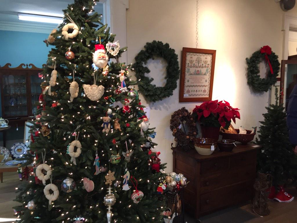 sos_jr's tweet photo. Visit #MagnoliaClubhouse Bloomin store at @InTheCircle's #CircleFest. Learn how their mission helps ppl. #ThisIsCLE http://t.co/0DqouQsFdg