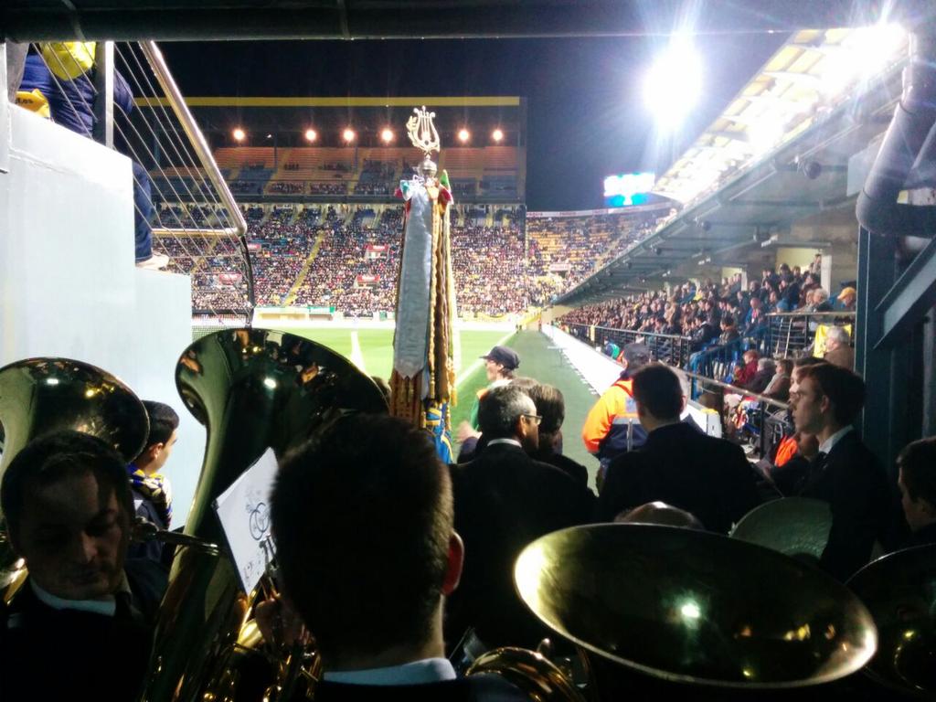 laciac's tweet photo. Ja hem actuat!! Mitja part del @VillarrealCF - Reial Societat. Molt bé xiquets! Sou grans!! #quetaljoven http://t.co/3KwvuhTc1d