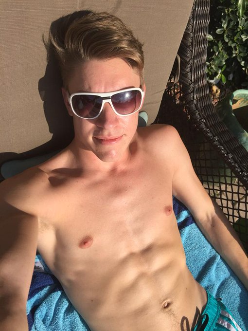 Getting some sun! #happyholidays #gay http://t.co/sCNLtNL0QF