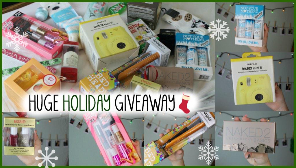 ItsMeLexie1's tweet photo. RT to be eligible for the #itsmelexie1holidaygiveaway! check out the video for all the info 🎁 http://t.co/EWaaKb8rID http://t.co/UojamiVKyd