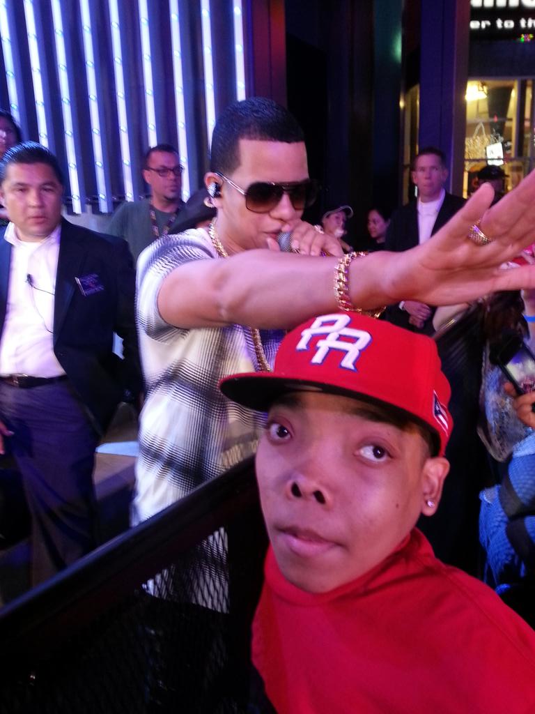 jeffmartinez96's tweet photo. 8/24/2014 AT CITY WALK WITH J ALVAREZ. http://t.co/JOly1jL5BP