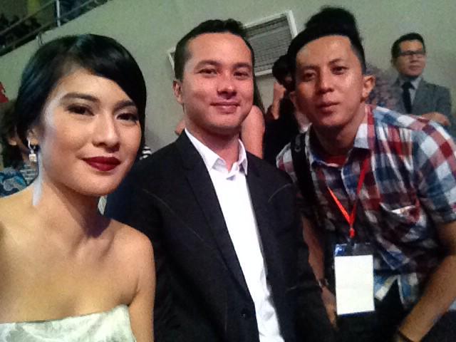 AdiPilogenic's tweet photo. @diansastrowrdyo @nicsap permisi mas n mbak http://t.co/uuYfytL9nu
