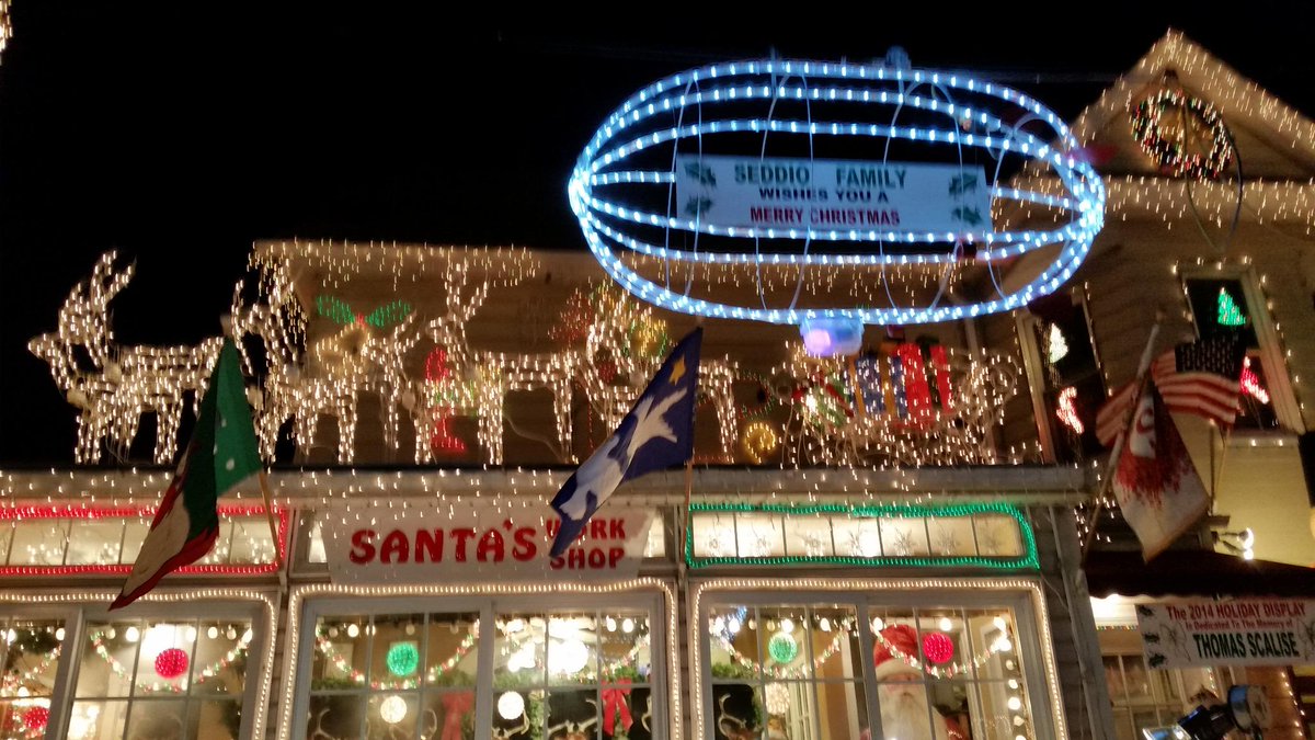 69pctcc's tweet photo. #Canarsiechristmashouse
Santa &amp; live animals http://t.co/ib49KljOco