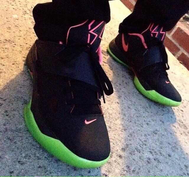 SneakerPics23's tweet photo. KD 4 Yeezy Custom http://t.co/NT9Rnsjoe3