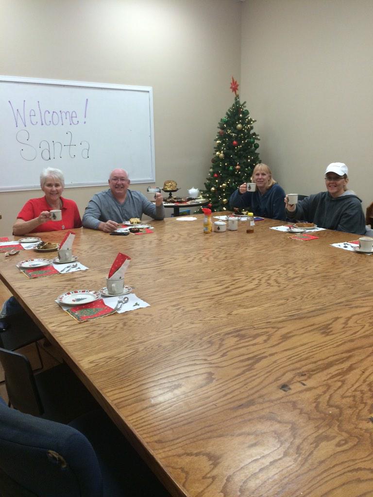 ChevalierTori's tweet photo. #teaparty #headcashiers #thd2316 http://t.co/0Cb4dfufoV