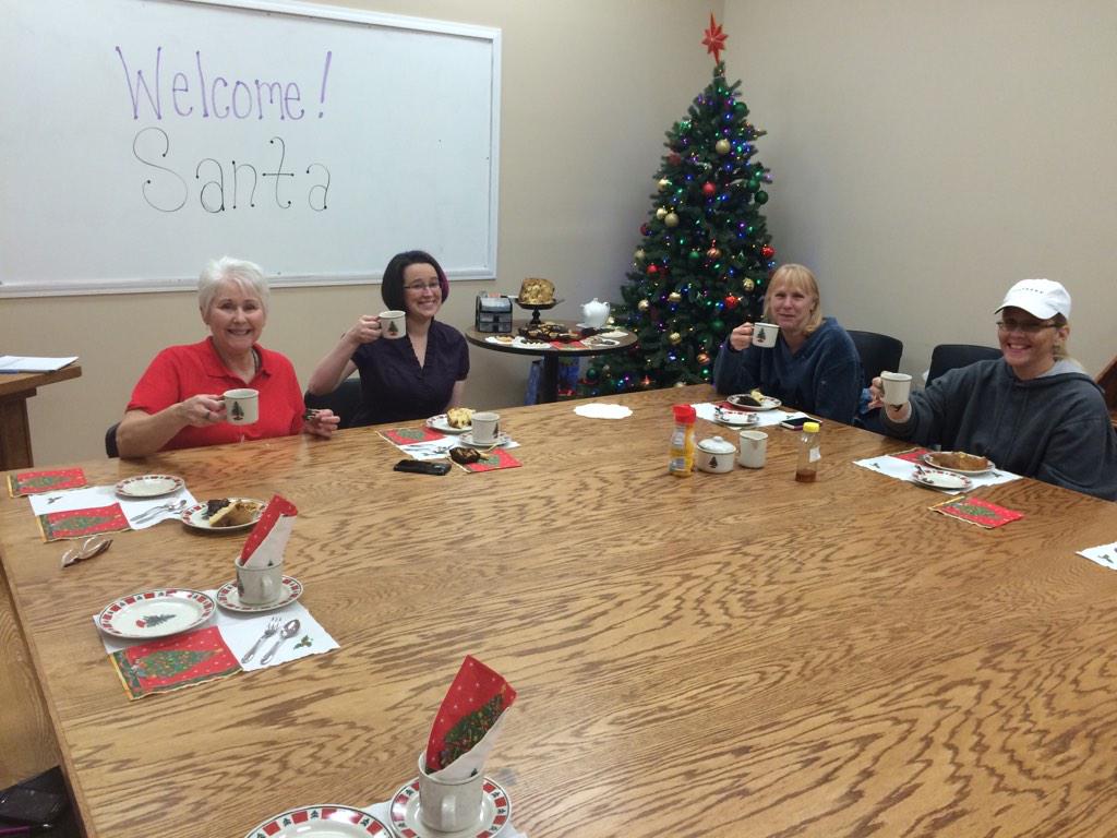 ChevalierTori's tweet photo. #teaparty #headcashiers #thd2316 http://t.co/8pJoMY7ezU