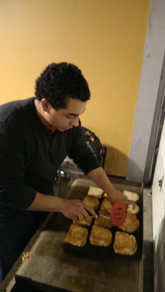 TheRealConverge's tweet photo. Grilled cheese tonight! #converging http://t.co/2IqW3bFOYu