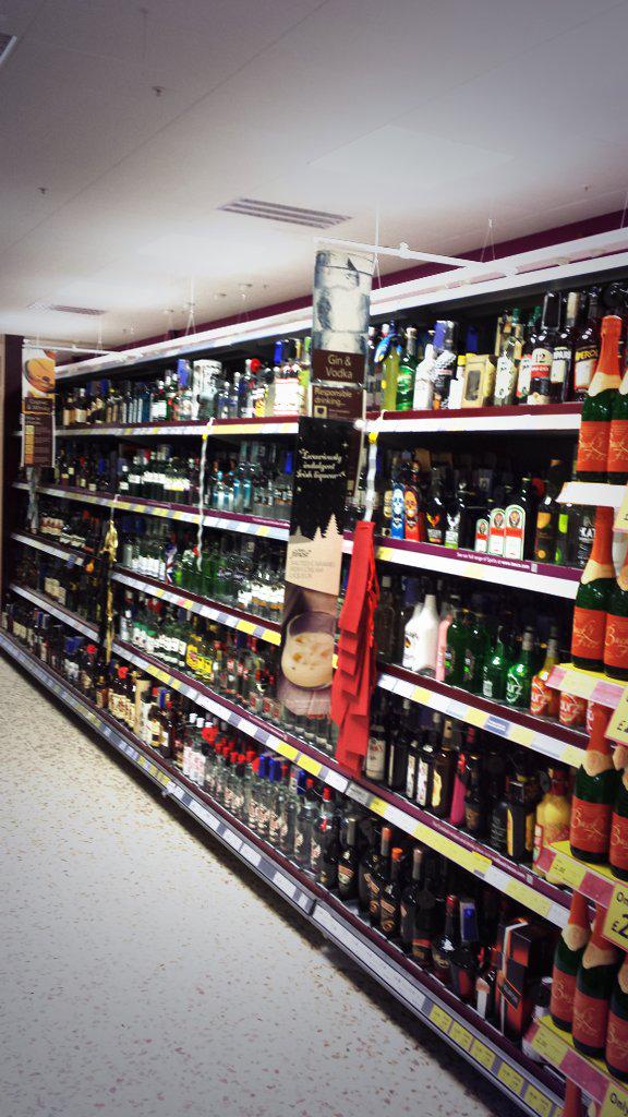 LennyWinkle's tweet photo. @Tesco_Bedford @Tesco_Bedford  ROCKING SPIRITS  with joe ross http://t.co/YhvKqIPVFT
