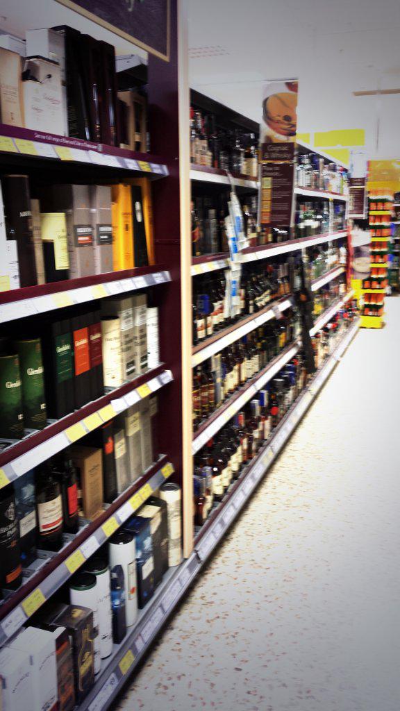 LennyWinkle's tweet photo. @Tesco_Bedford @Tesco_Bedford  ROCKING SPIRITS  with joe ross http://t.co/YhvKqIPVFT
