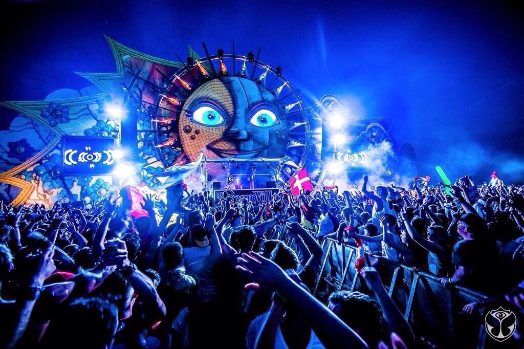 ChiIIVlbes's tweet photo. I'd rather be here right now 😍🙏🌻 http://t.co/THr7uB3fcy