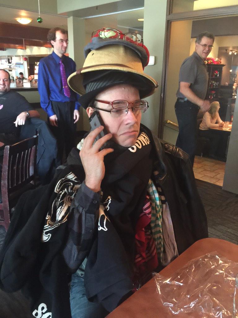 MichelleCreber's tweet photo. Accessories are in this season! At brunch with @BlackGryph0n http://t.co/RKDz1lCpkc