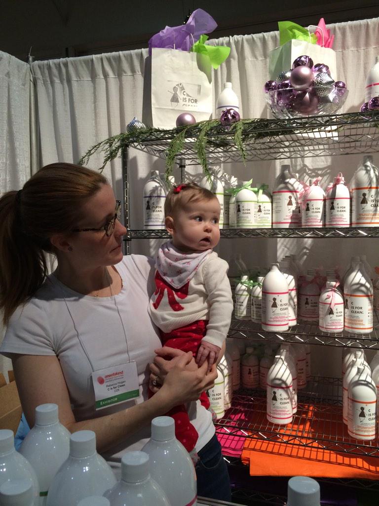 Cake_Co_'s tweet image. She knows a great product when she sees one! @CisforClean Love the limited Christmas scent! I can't get enough!