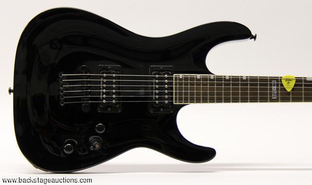 BackstgAuctions's tweet photo. Which @Megadeth fan is going to bid to win this @DaveMustaine guitar? http://t.co/TZX78naUxZ #megadethauction http://t.co/PDTLs2E2zu
