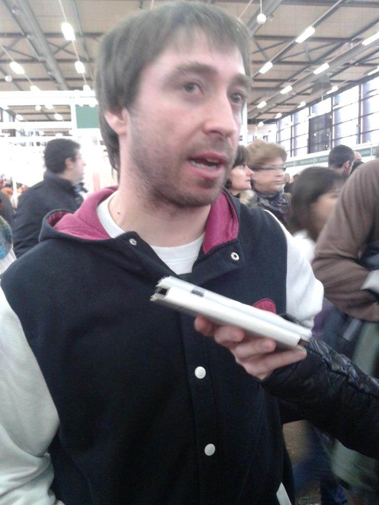 ziberLei's tweet photo. Elkarrizketatik elkarrizketara asteburu honetan. Hona hemen zenbait argazki. http://t.co/rEx2EBsHPt