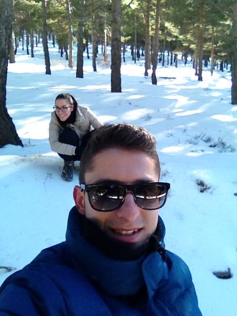 Alex_Guiropa's tweet photo. Jugando en la nieve @mdm_boom http://t.co/Lw1bVSGC4a