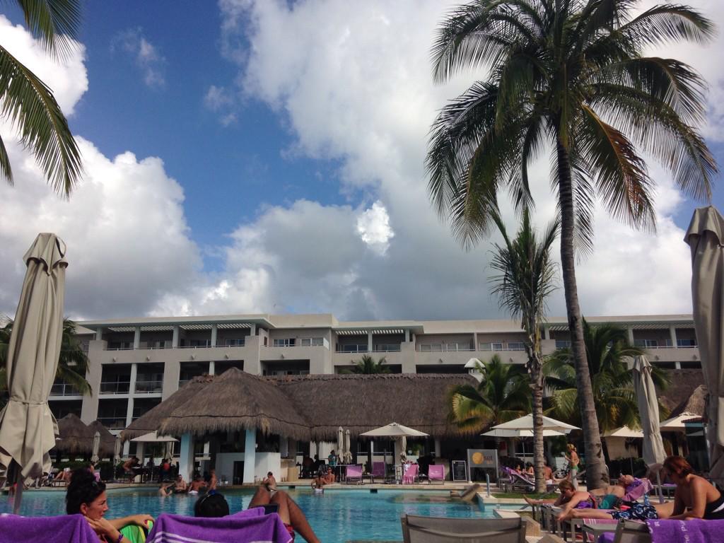 sweigel21's tweet photo. Playa del Carmen...courtesy of @bailesmile and @ShakleeHQ http://t.co/0qTOZPsXEi