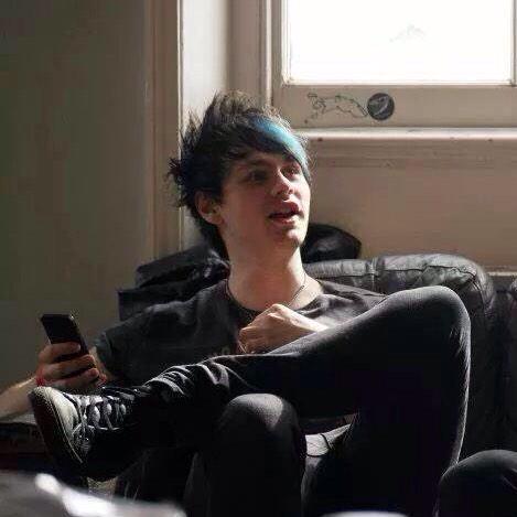 _strcssed's tweet photo. hey im michael ☺️ rt? http://t.co/KhI6fPop4t