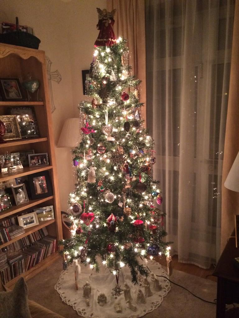 alberts0913's tweet photo. Tree's up http://t.co/lY2fbQdg4p