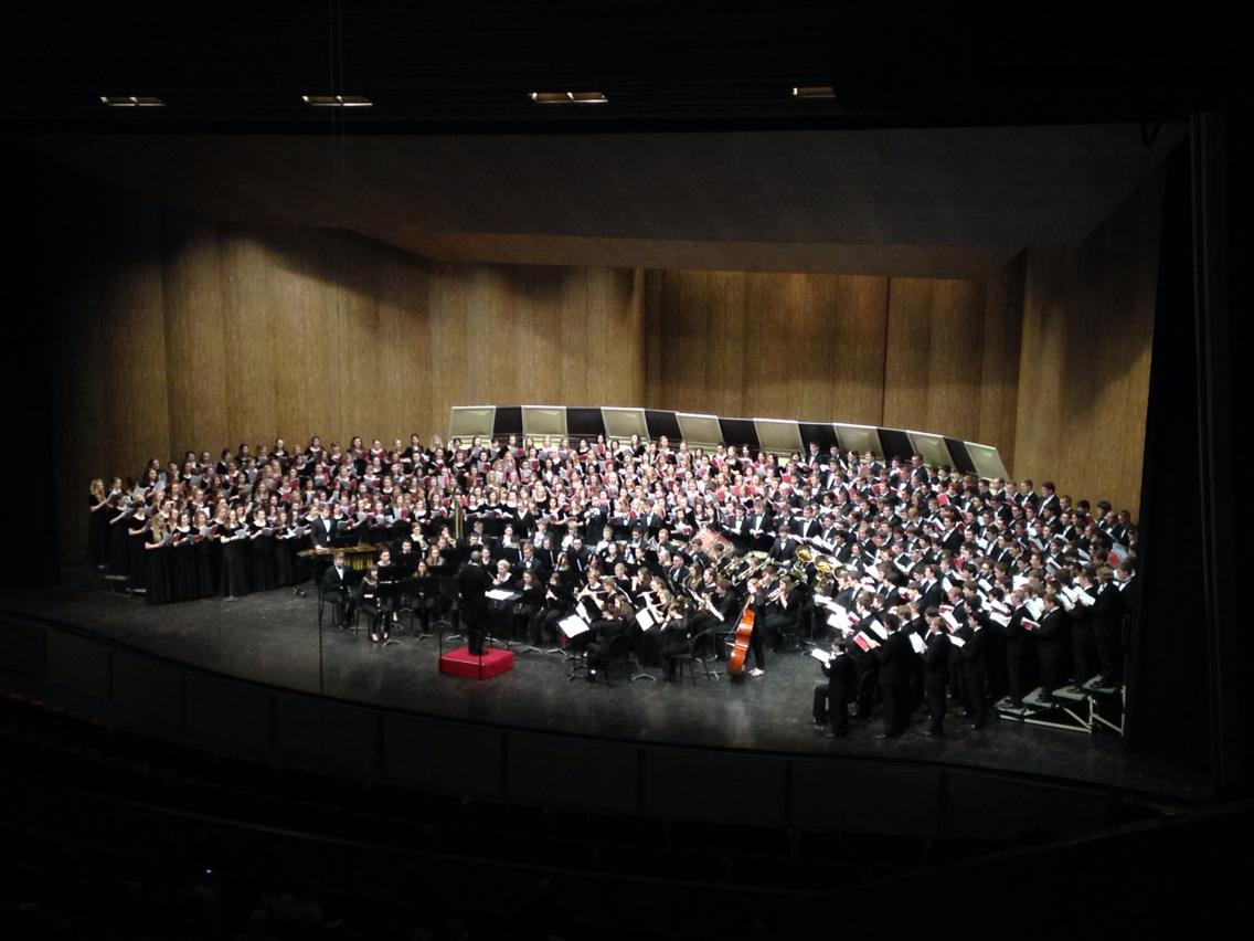 ISUHonors's tweet photo. Lots of Honors students performing @ ISU's Holiday Festival of Music #TheyLookTiny #TheySoundGreat #INeedGlasses http://t.co/12OpHyIsqV