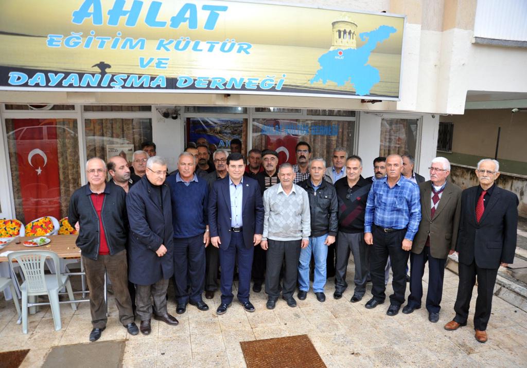 AHLATLI Hemşehrilerimizle kahvaltı sonrası sohbette, işbirliği ile yapacağımız kültürel etkinlikleri değerlendirdik.