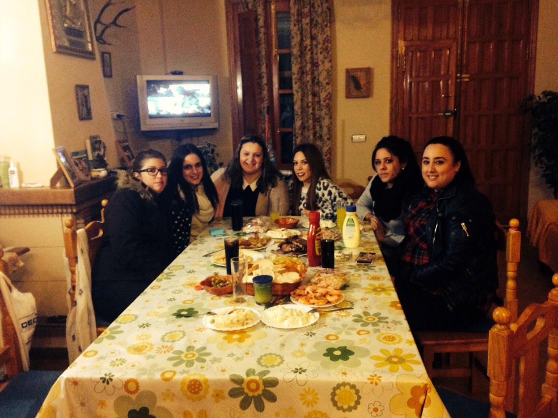 DePiozas's tweet photo. Gran finde semana en la mejor compañía @cristinadamota @_ViiCo @Saramolinaa12 @charii280712  @cati_macias @caty Desii http://t.co/qUZpQ3N46R