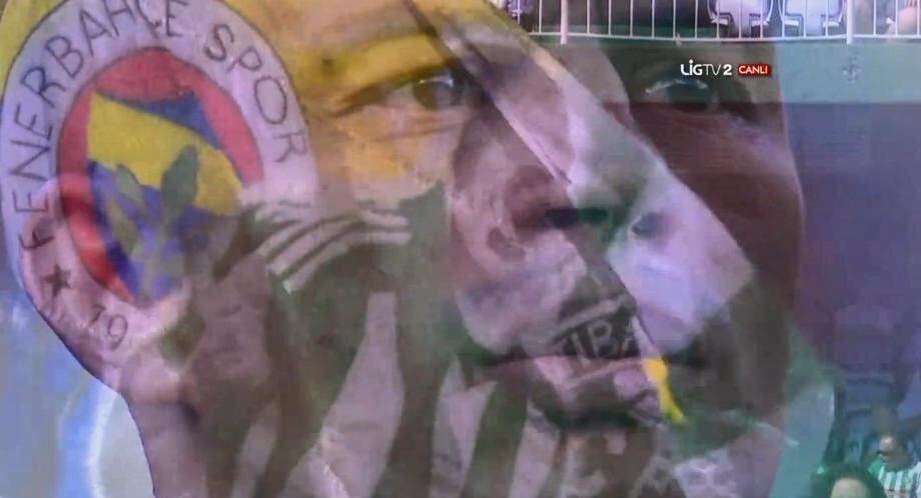 Biz sana tribünlerden ,şarkılarla ,pankartlarla ,adını haykırarak veda etmeliyiz..O gün gelene kadar veda yok .#Alex