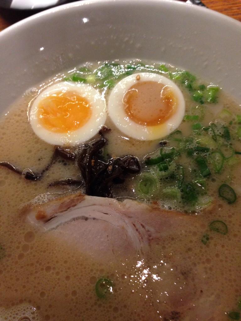 LukasBarry's tweet photo. @FacesPics grumpy bowl of ramen http://t.co/XNyr9IcB1i