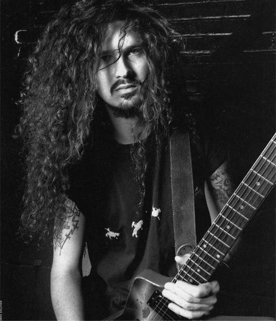 blogofenia's tweet photo. Hoy hace diez años que perdimos a uno de los mejores "guitar hero" de la historia. #RIPDimebagDarrel #DimebagDarrell http://t.co/uYVOVm3Mla