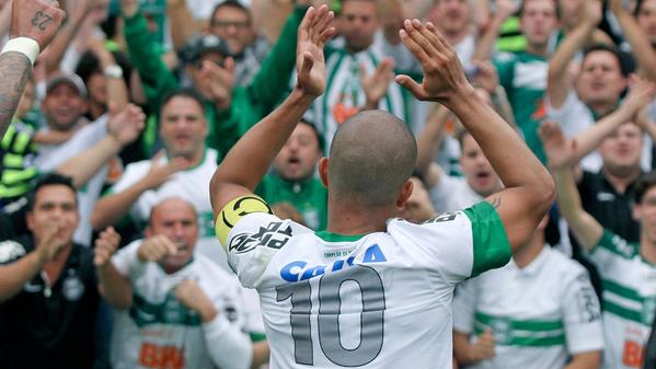 carlsantanna's tweet photo. Tenho que reverenciar um dos melhores jogadores da minha era.
E não faz parte da panelinha #GloboeCBF
#AlexMITO http://t.co/q7NgKsyCMU