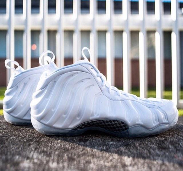 SneakerPics23's tweet photo. Whiteout Foams http://t.co/OV3QfbgHPI