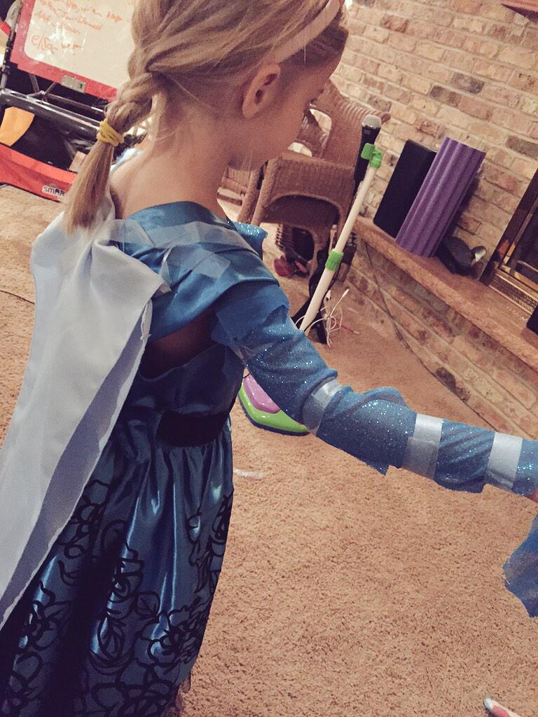 MarthaWeaverMN's tweet image. .With @3M #Scotch tape, all things are possible. #imaginationwins #Elsa #Frozen  #InTapeWeTrust