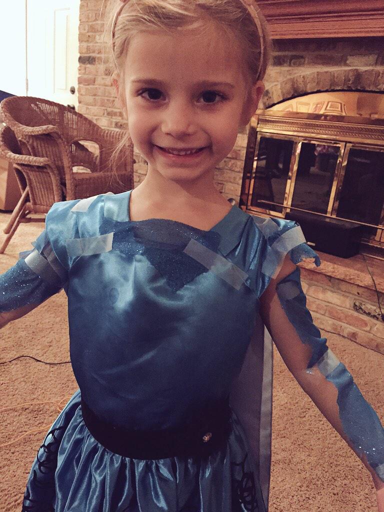 MarthaWeaverMN's tweet image. .With @3M #Scotch tape, all things are possible. #imaginationwins #Elsa #Frozen  #InTapeWeTrust