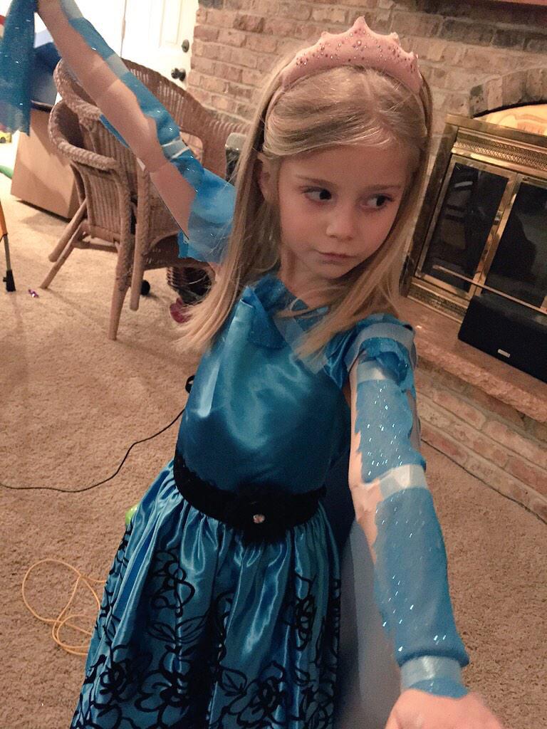 MarthaWeaverMN's tweet image. .With @3M #Scotch tape, all things are possible. #imaginationwins #Elsa #Frozen  #InTapeWeTrust