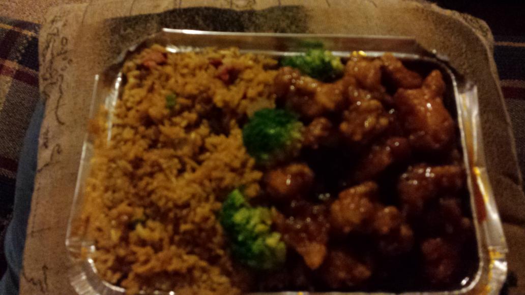 Not1FuckGiven4u's tweet image. Got my #chinese I wanted. #generaltsochicken #friedrice yummy