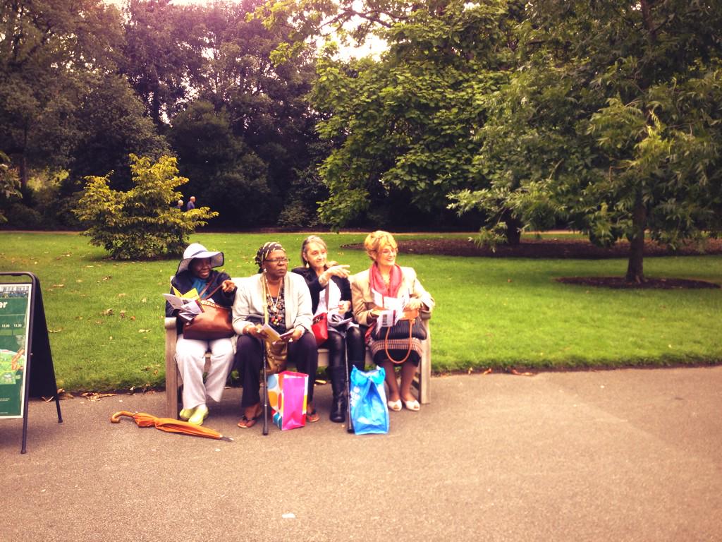 Barbie_Doll00's tweet photo. Care home residents in Maida Vale - taking them out to Kew Gardens! So much fun and inspiration #25DaysOfGoodDeeds http://t.co/IeEMedxj1Y