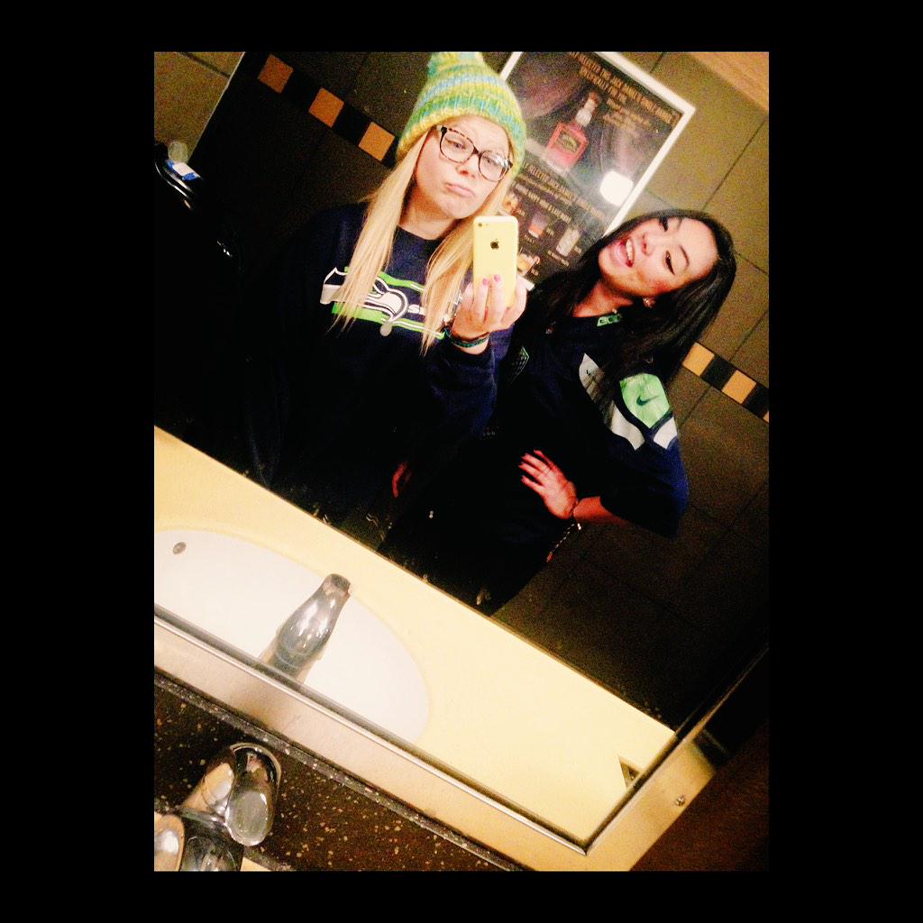 _GangstaaKay's tweet photo. @alyssabitcheess 💚💙 http://t.co/wAUIHtIplq