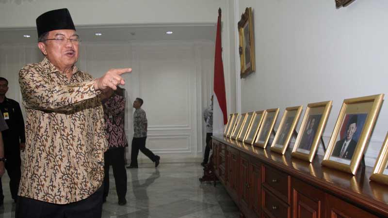VIVAcoid's tweet photo. Kalla: Pengusaha Tak Bayar Pajak Harus Dicekal http://t.co/QAB4Jcww79 http://t.co/GyvLG3hjnK