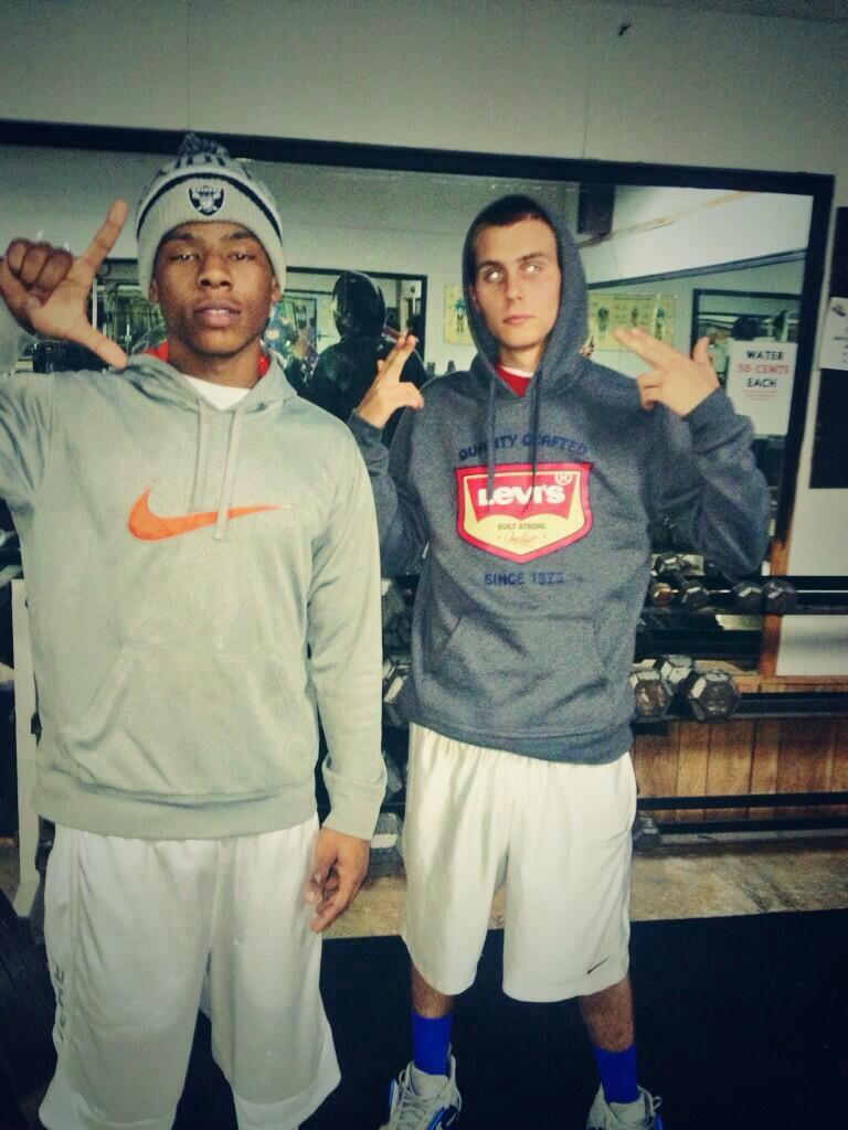 L_G_O_D's tweet photo. #LGOD #L'z #TherealL @__QuintHendrixx http://t.co/gQcjfE2p4Y