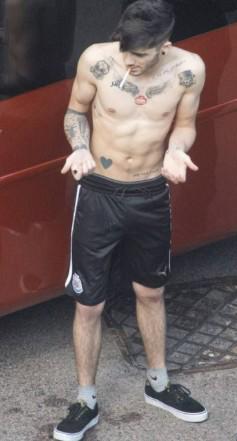 iadoresmalik's tweet photo. @zaynmalik #3DaysForExpelledMovie #GlobalArtistHMA #hayesvideo #MTVStars #HayesLikesPudding #3DaysForExpelledMovie http://t.co/tTdIsVPRu2