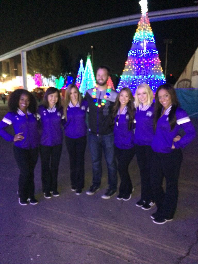 GlobalWonderlnd's tweet photo. Look who we found! @Scott_Fresh and the @Kings_Dancers! #oneworldonenight http://t.co/I2lUO1hFGz