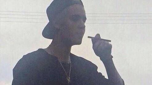 justin bieber smoking cigarettes