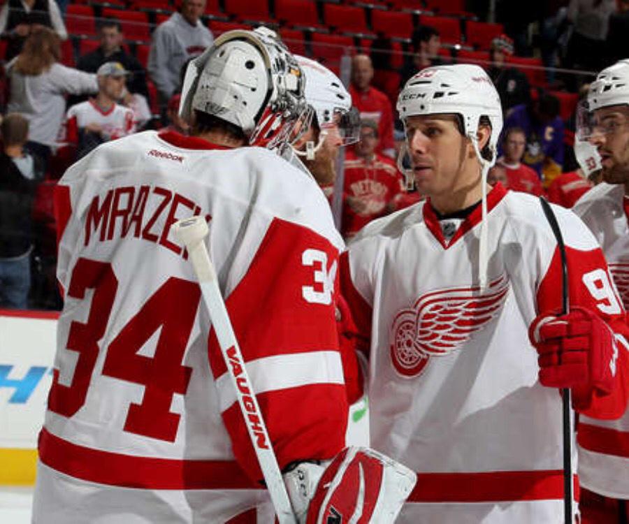 Mrazek34's tweet photo. WIN 3-1 against Carolina !!! 34 saves, 3rd straight victory of the season ! @DetroitRedWings @VaughnHockey @artofdave http://t.co/fsK4wmfvBv