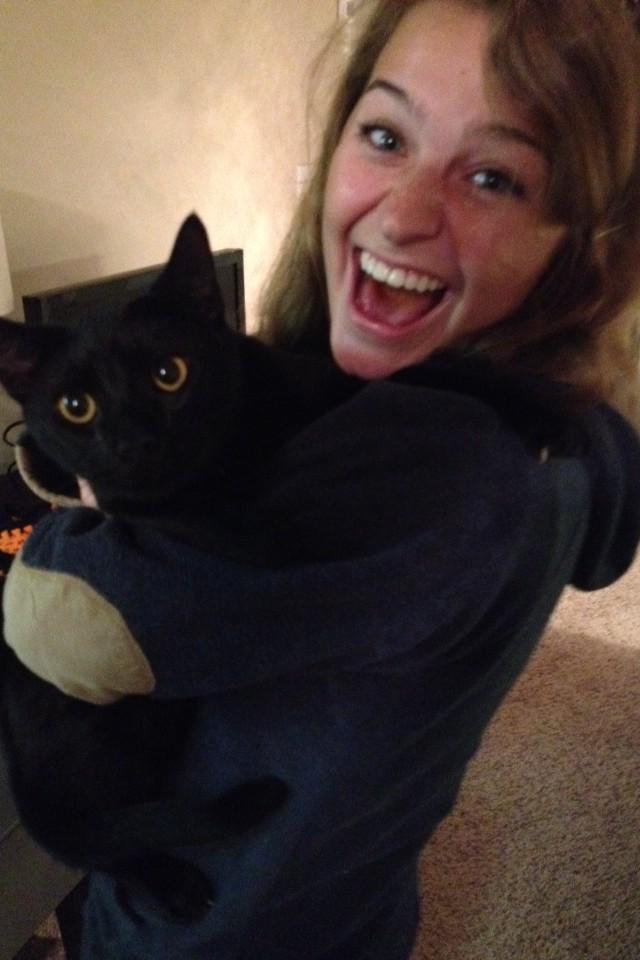 I would take a selfie with Aubie and my cat 😁😁😁😁 #CapitalOneAubie