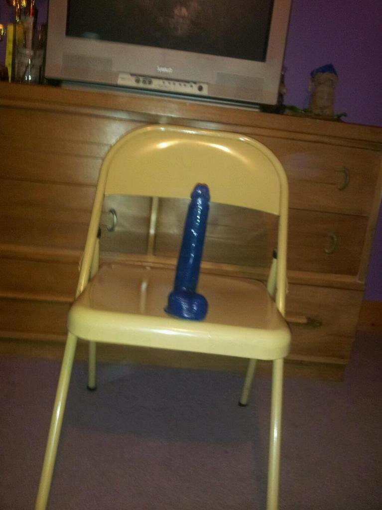 3698J's tweet photo. Another night of fun wish it was the real thing rt if u want to fill me up http://t.co/wnEFfgVtvh