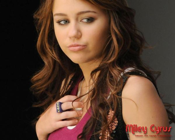 Miley Cyrus Wedding Gossip!  liefact.com/?p=5576