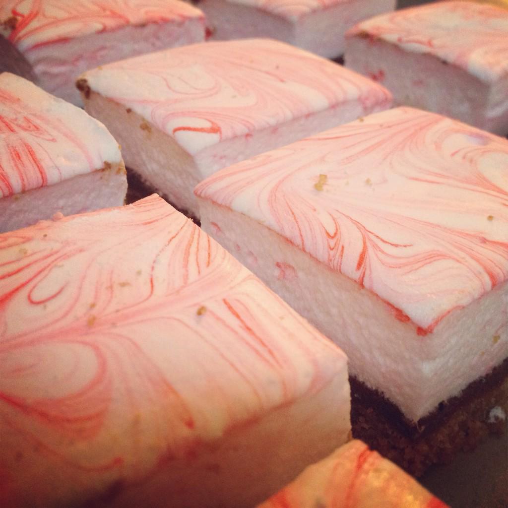 WhippedSweets's tweet photo. What do you get when you cross #Camping & #Christmas?#CANDYCANE #SmoreBars!
Only @FarmFreshEvents & @CoquitlamMarket http://t.co/M0rTKq6DaT