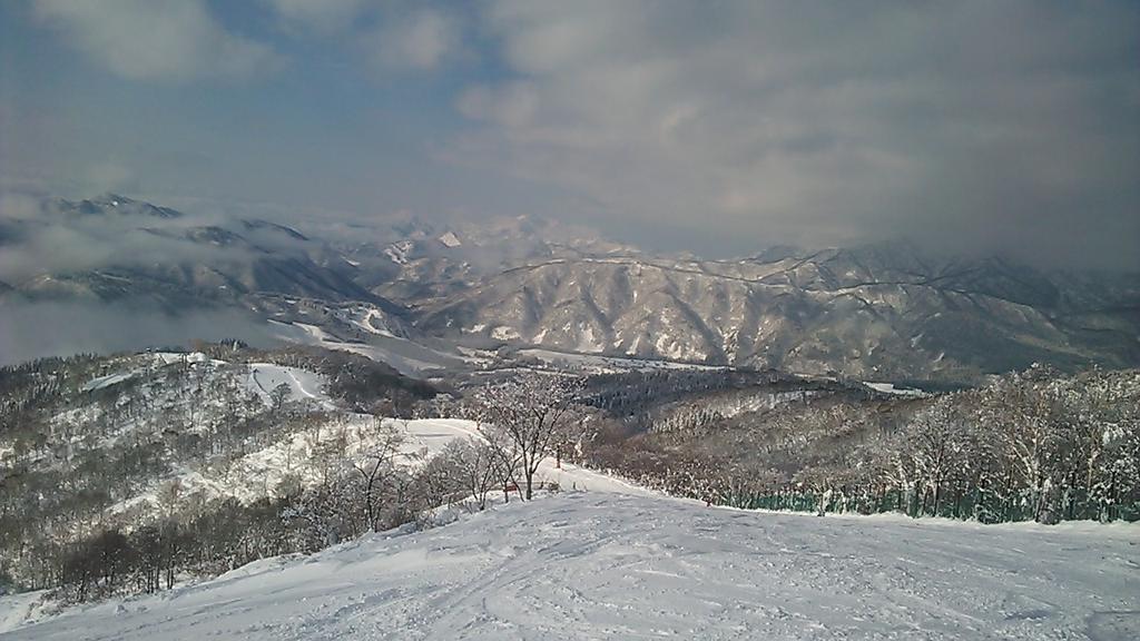 machan099's tweet photo. ウイングヒルズの初滑り(^-^)
空いてるからいい足慣らしになってるわぁ http://t.co/LsCNCodp18
