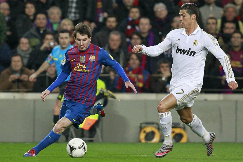 SC_ESPN's tweet photo. #EncuestaSC Nada parece detenerlos. ¿Quién crees que es hoy el mejor del mundo? RT Messi, FAV Cristiano. http://t.co/CfF825hgCH